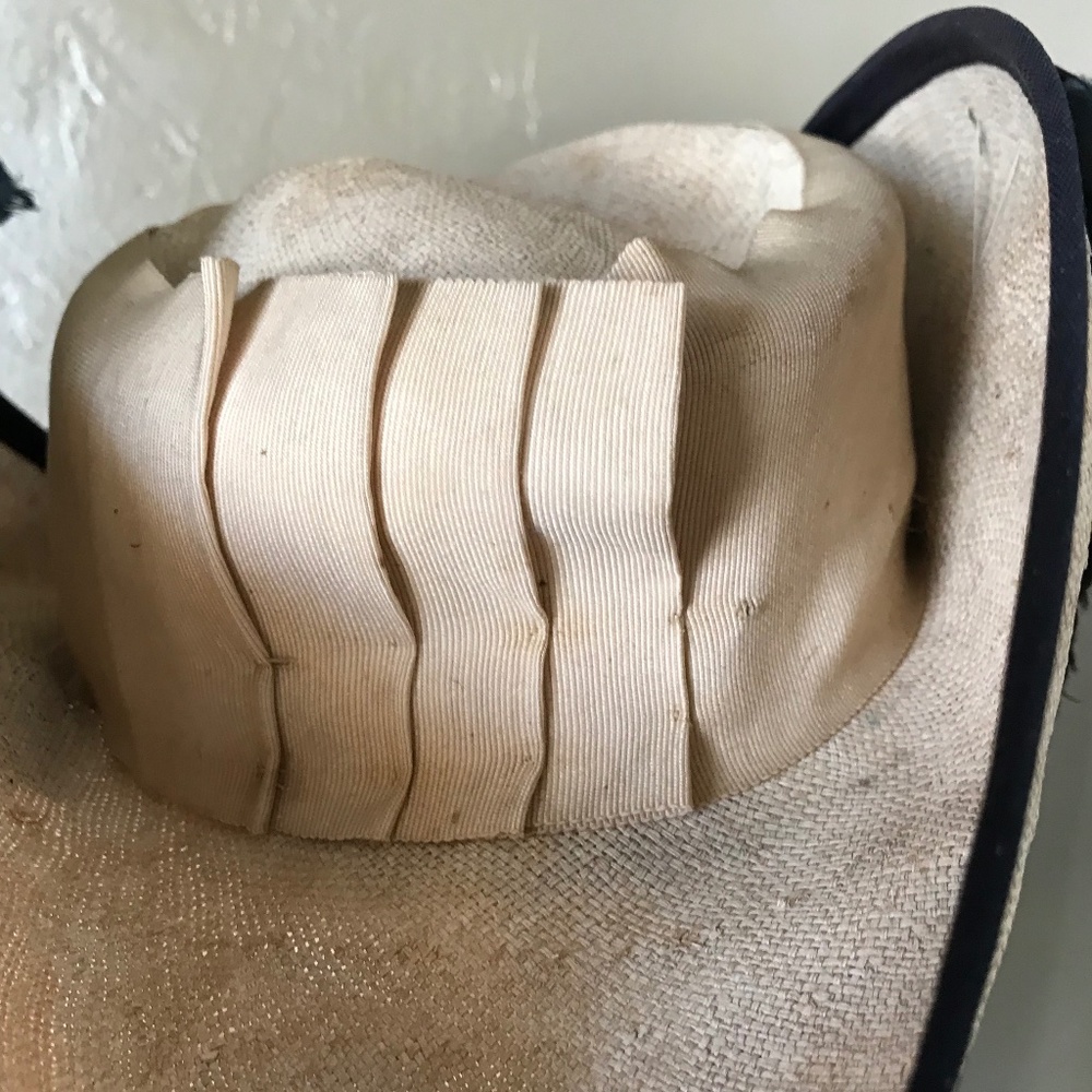 VERY RARE 1900s' CREAM STRAW HAT WITH TWO BLUE/GRAY/WHITE FEATHER BIRDS - Picture 4 of 15